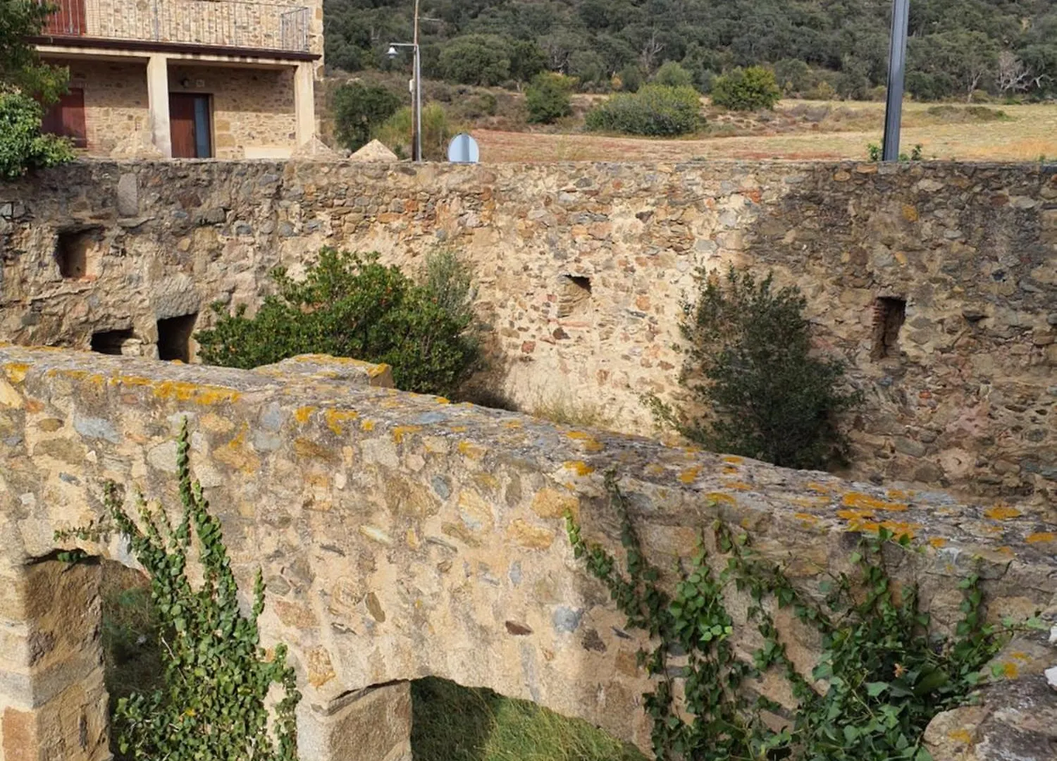Casa Rural De Ensueno En Cantallops Con 9 Habitaciones Dobles Con Banos Privados Y Piscina De 20M X 2,70M