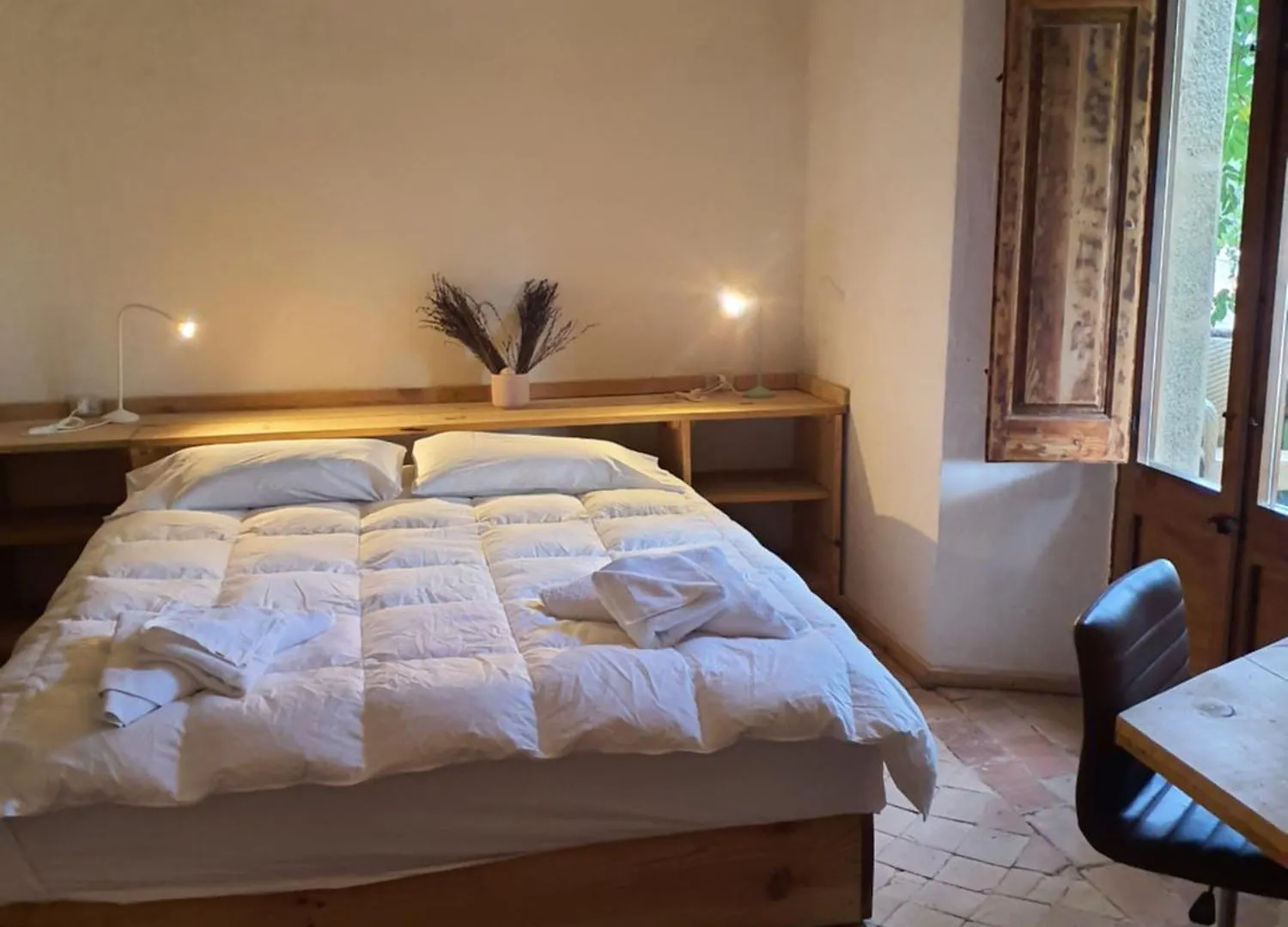 Casa Rural De Ensueno En Cantallops Con 9 Habitaciones Dobles Con Banos Privados Y Piscina De 20M X 2,70M