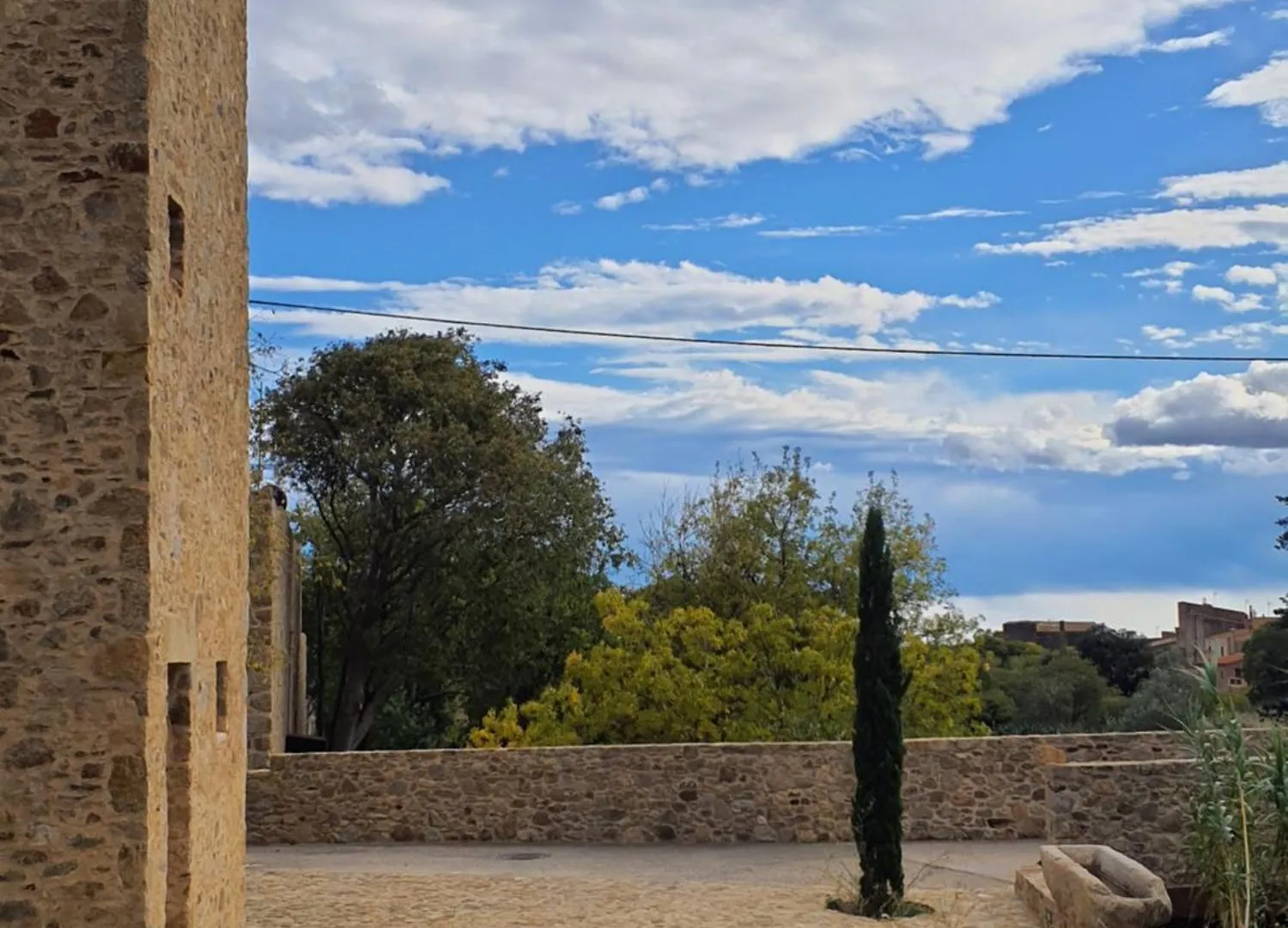 Casa Rural De Ensueno En Cantallops Con 9 Habitaciones Dobles Con Banos Privados Y Piscina De 20M X 2,70M Holiday home