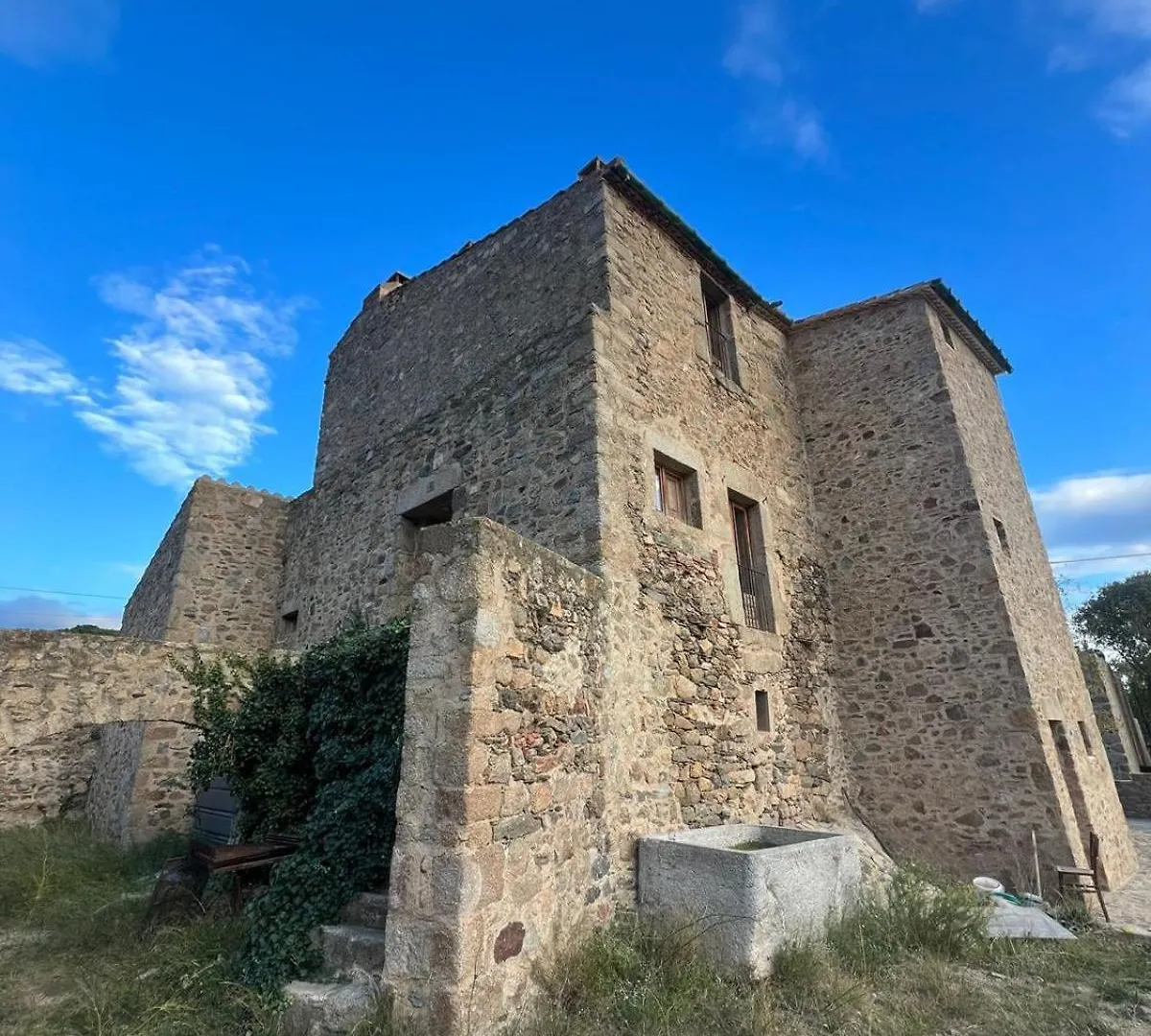 Casa Rural De Ensueno En Cantallops Con 9 Habitaciones Dobles Con Banos Privados Y Piscina De 20M X 2,70M Holiday home