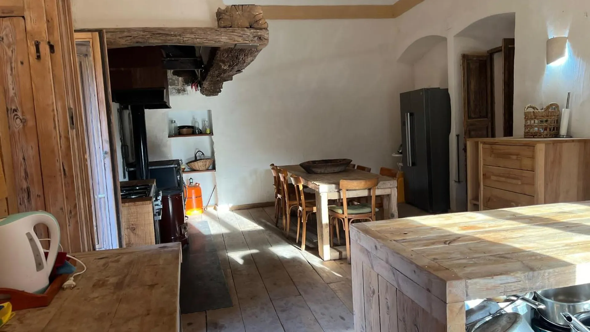 Casa Rural De Ensueno En Cantallops Con 9 Habitaciones Dobles Con Banos Privados Y Piscina De 20M X 2,70M