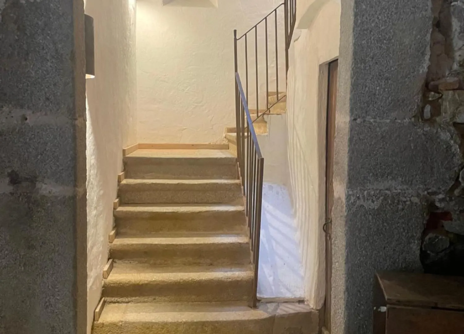 Casa Rural De Ensueno En Cantallops Con 9 Habitaciones Dobles Con Banos Privados Y Piscina De 20M X 2,70M