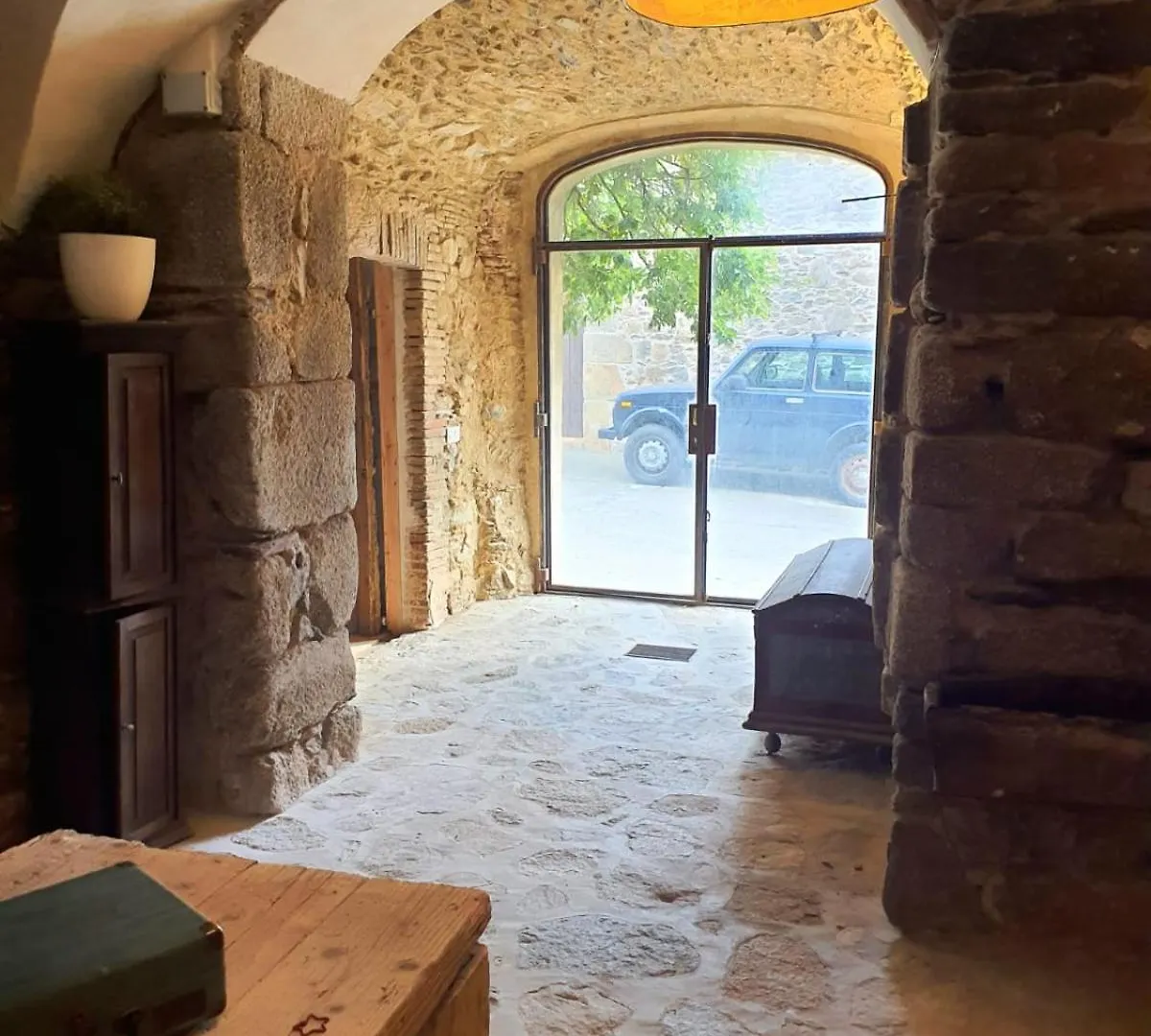 Casa Rural De Ensueno En Cantallops Con 9 Habitaciones Dobles Con Banos Privados Y Piscina De 20M X 2,70M