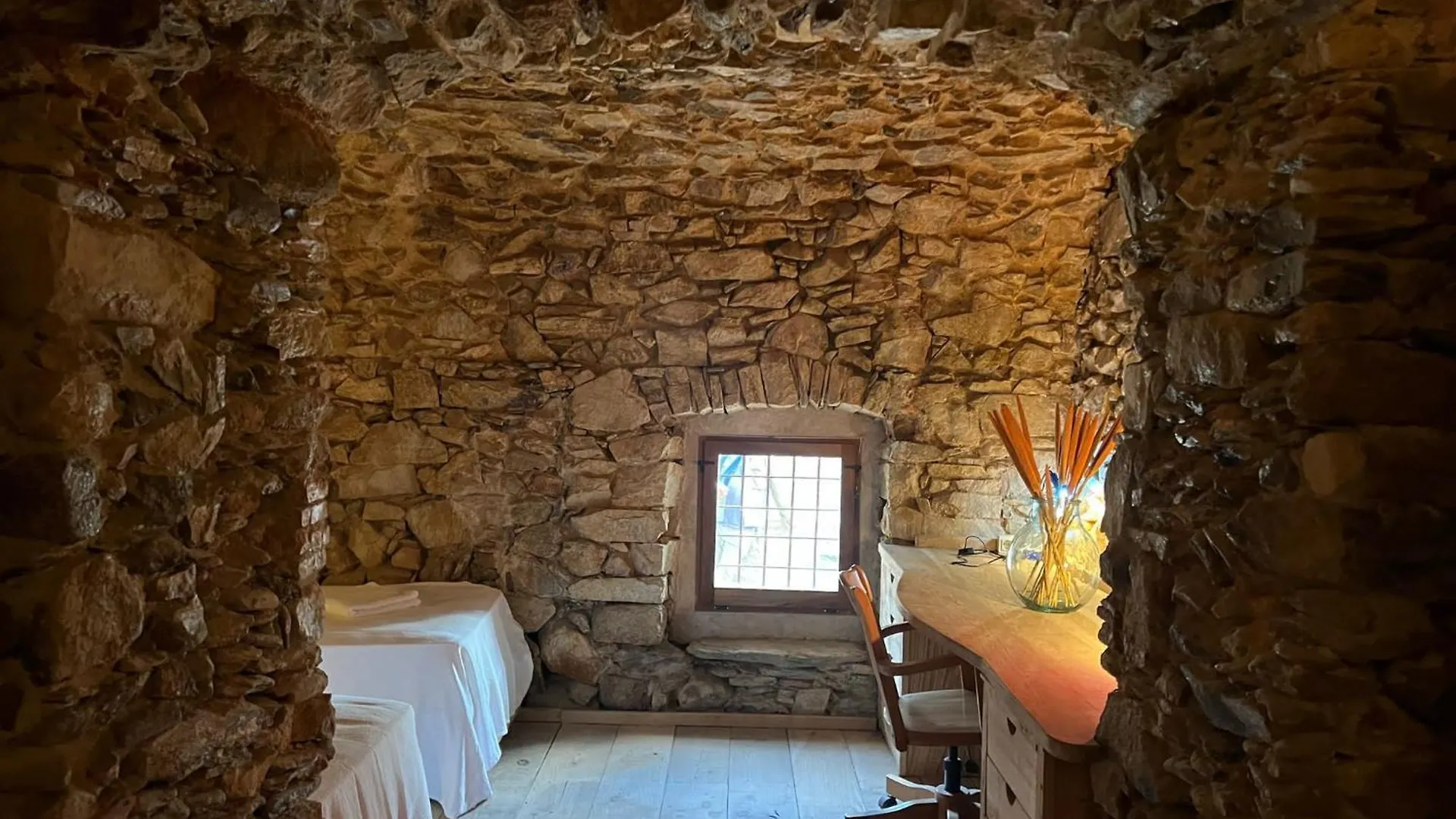 Casa Rural De Ensueno En Cantallops Con 9 Habitaciones Dobles Con Banos Privados Y Piscina De 20M X 2,70M Holiday home