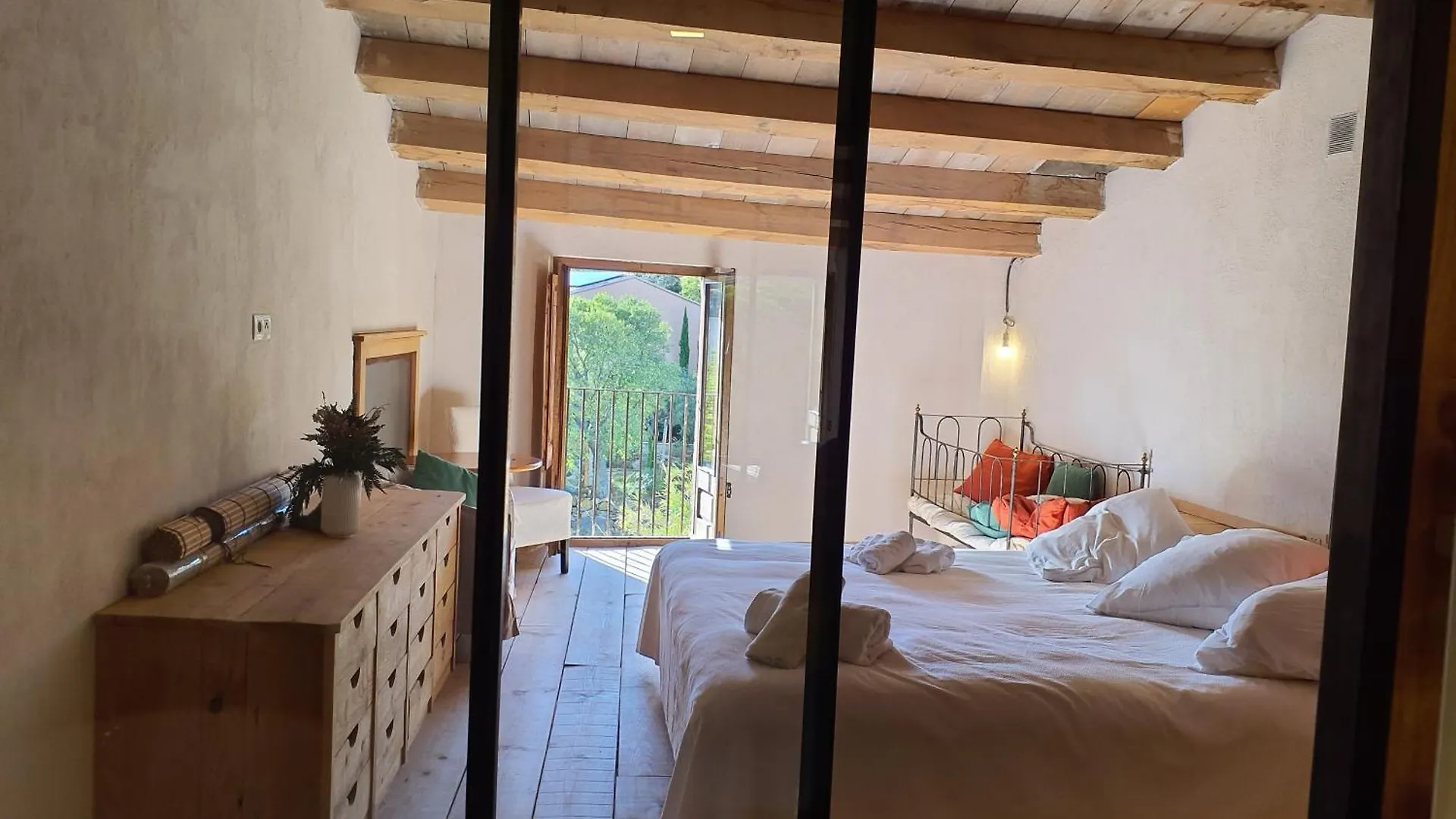 Casa Rural De Ensueno En Cantallops Con 9 Habitaciones Dobles Con Banos Privados Y Piscina De 20M X 2,70M