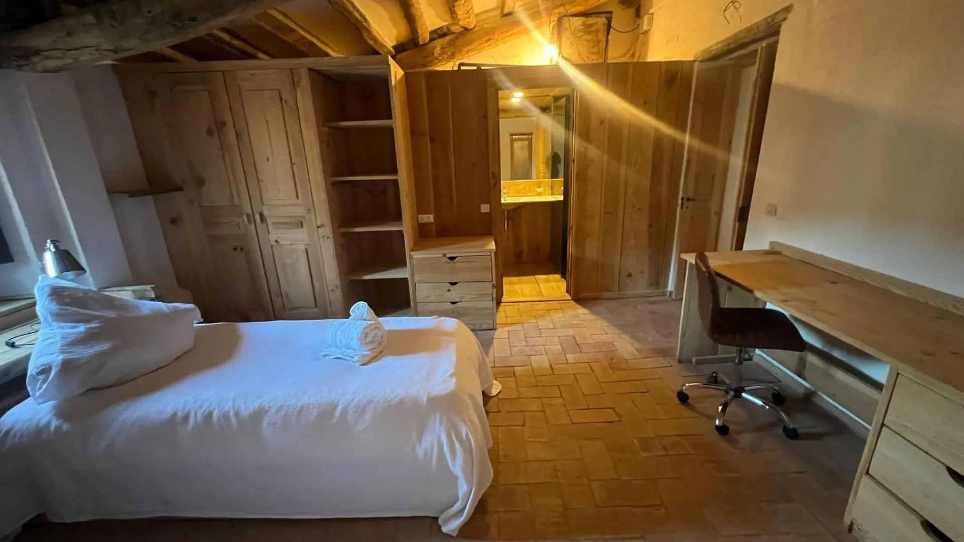 Holiday home Casa Rural De Ensueno En Cantallops Con 9 Habitaciones Dobles Con Banos Privados Y Piscina De 20M X 2,70M
