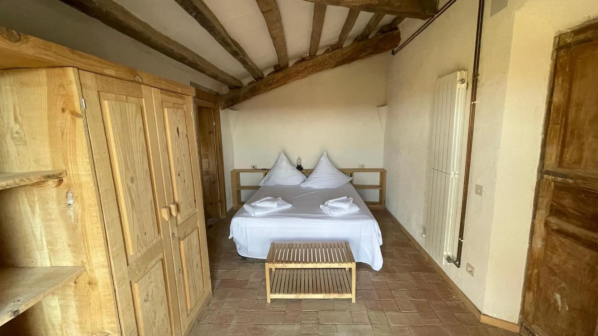 Casa Rural De Ensueno En Cantallops Con 9 Habitaciones Dobles Con Banos Privados Y Piscina De 20M X 2,70M Holiday home