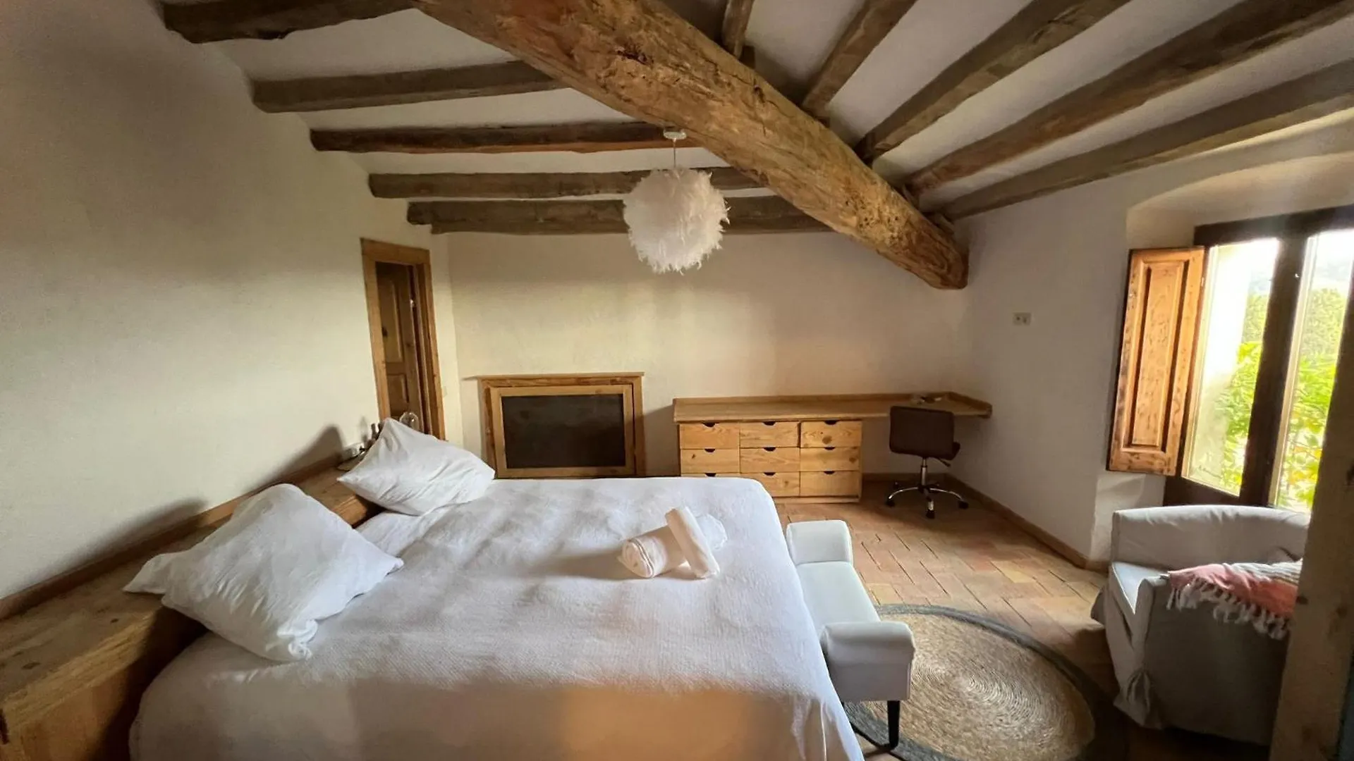 Casa Rural De Ensueno En Cantallops Con 9 Habitaciones Dobles Con Banos Privados Y Piscina De 20M X 2,70M Spain