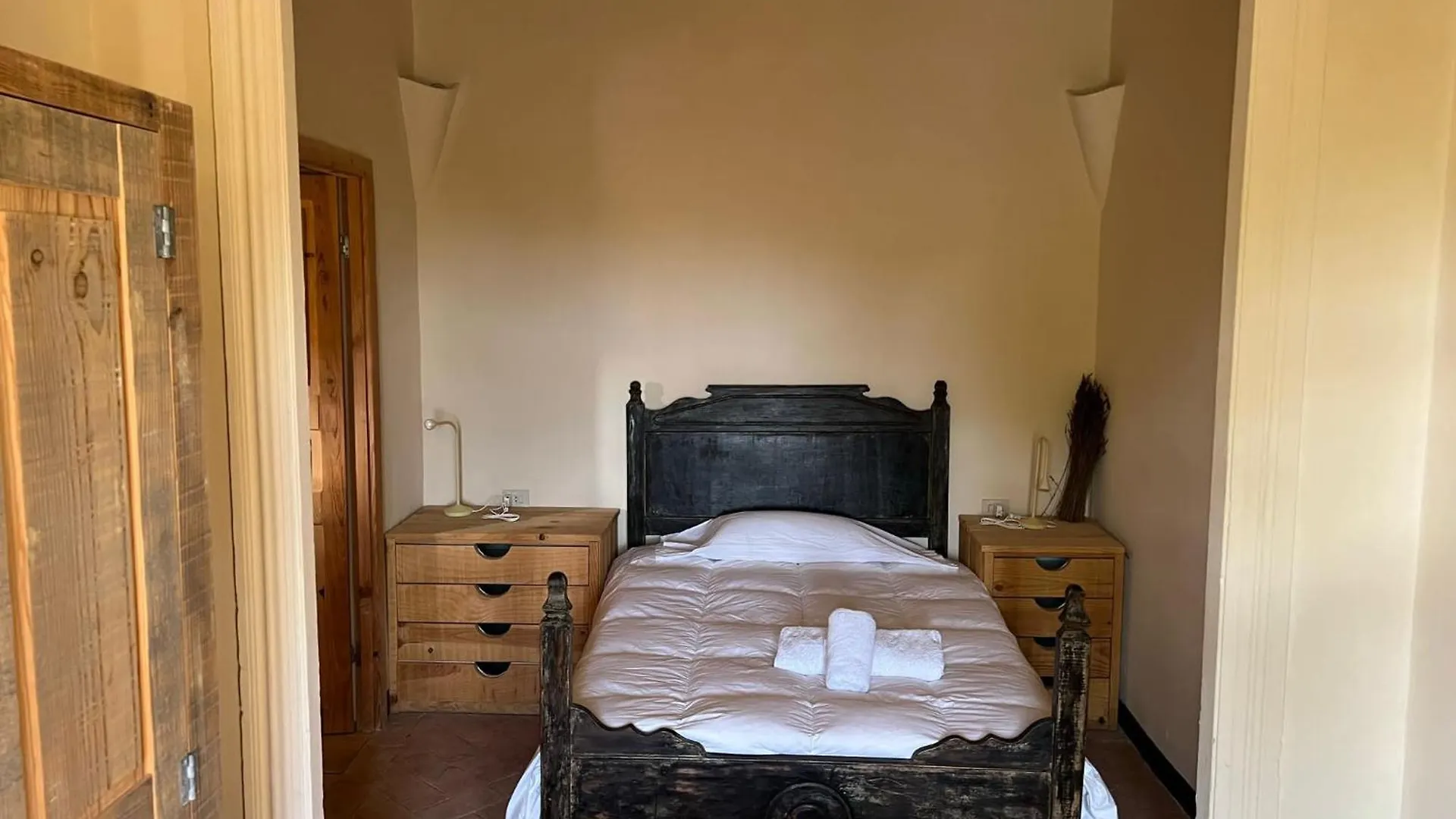 Casa Rural De Ensueno En Cantallops Con 9 Habitaciones Dobles Con Banos Privados Y Piscina De 20M X 2,70M 0*,