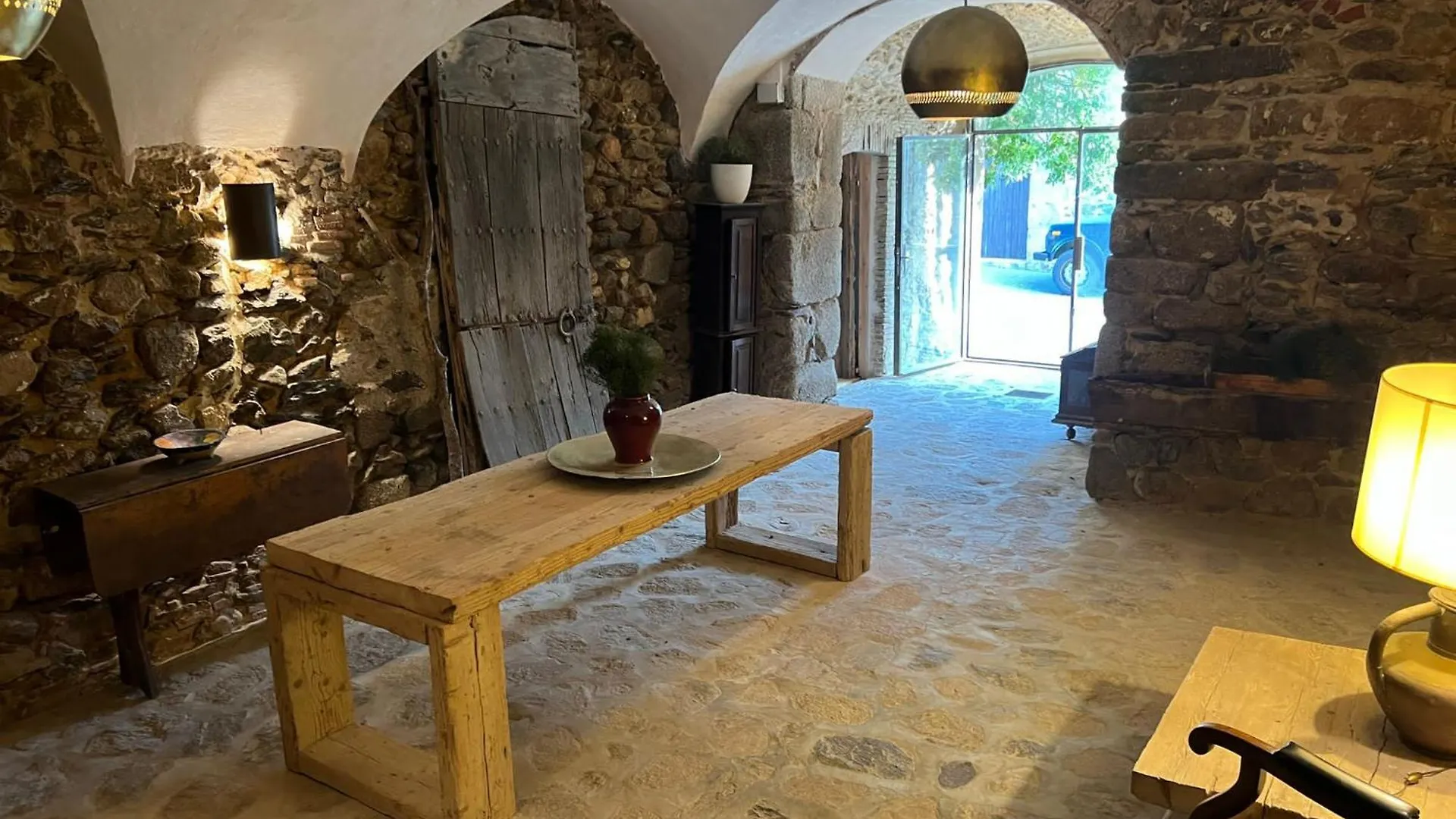Casa Rural De Ensueno En Cantallops Con 9 Habitaciones Dobles Con Banos Privados Y Piscina De 20M X 2,70M