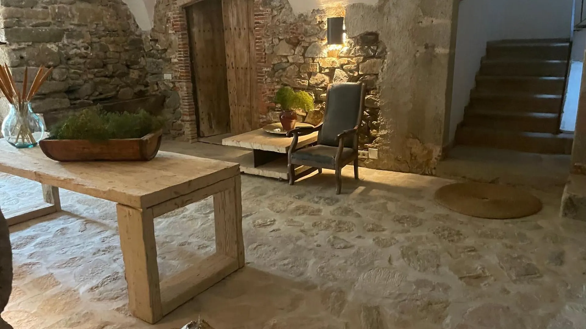 Casa Rural De Ensueno En Cantallops Con 9 Habitaciones Dobles Con Banos Privados Y Piscina De 20M X 2,70M 0*,