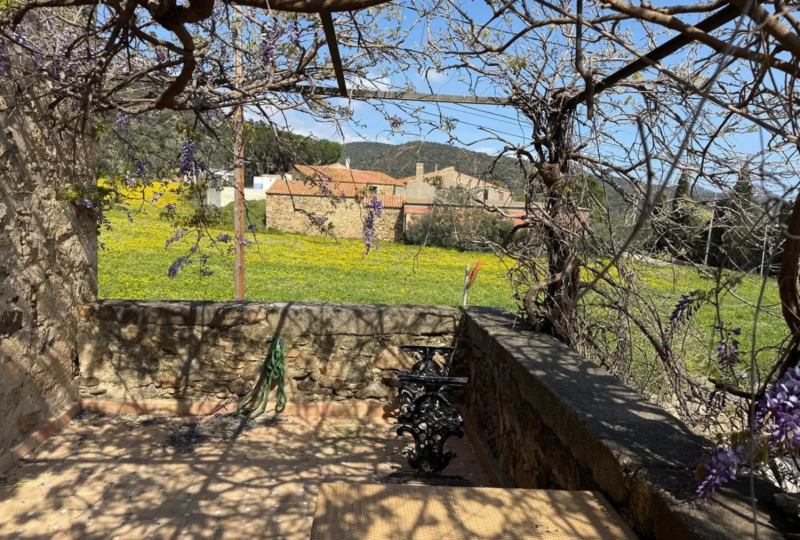 Casa Rural De Ensueno En Cantallops Con 9 Habitaciones Dobles Con Banos Privados Y Piscina De 20M X 2,70M
